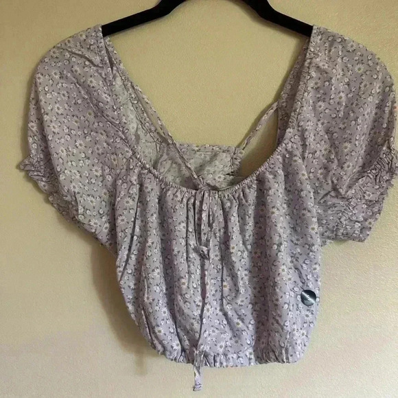 NWT Hollister purple off the shoulder crop top - Picture 3 of 5